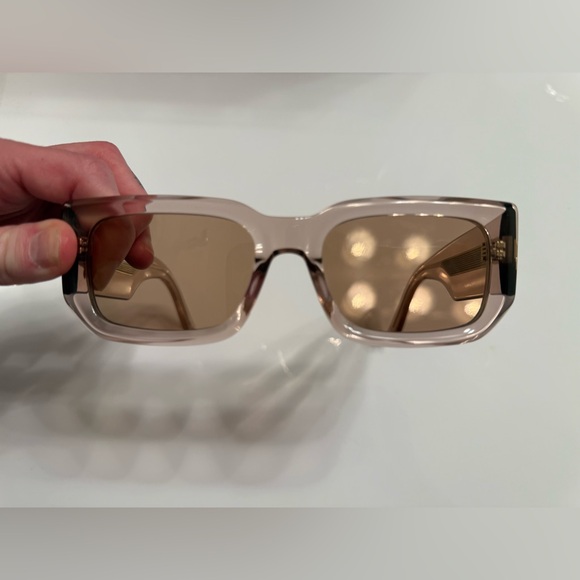 QUAY Tell Me More Sunglasses - Picture 7 of 9